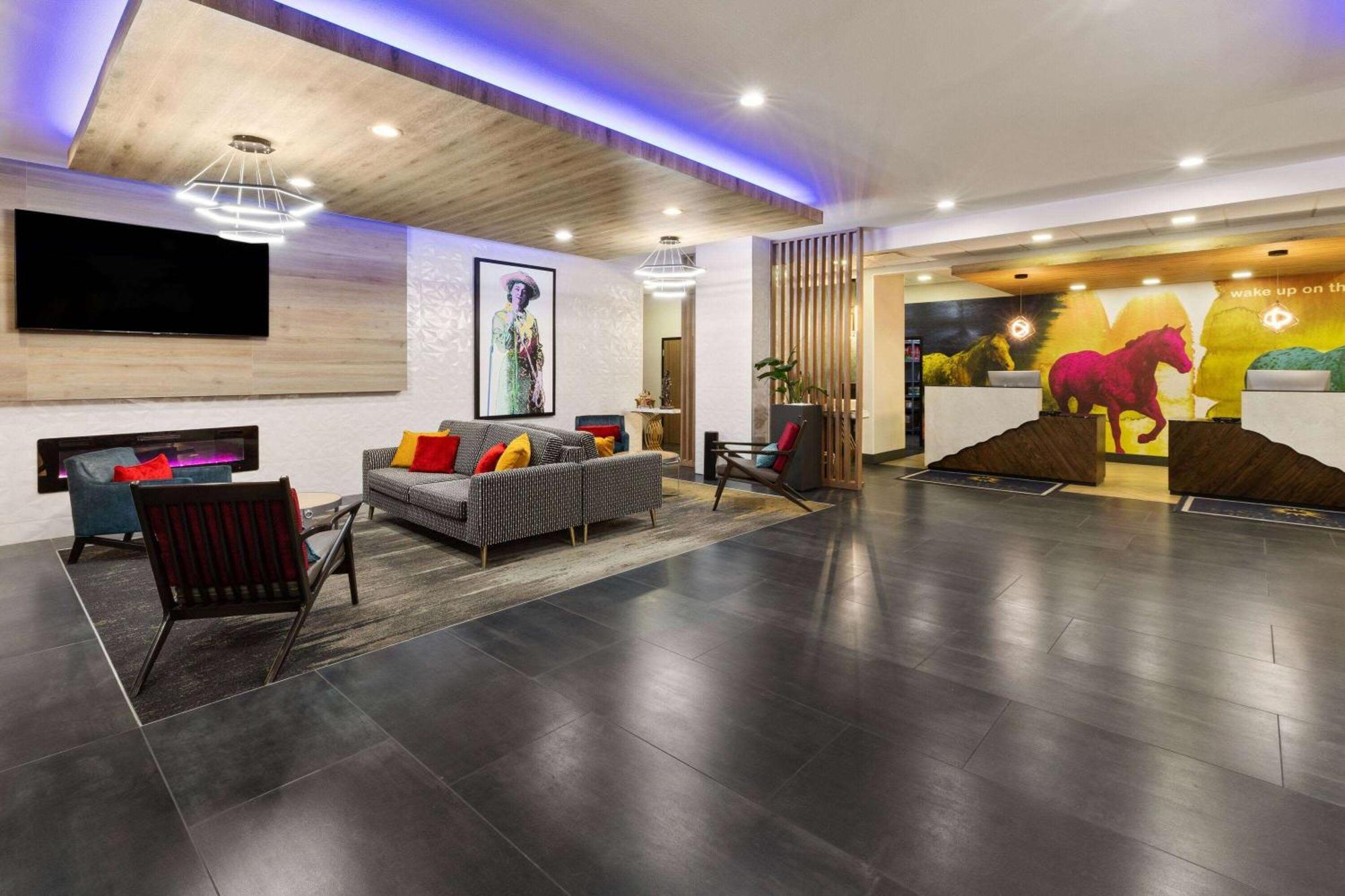 La Quinta & By Wyndham East Loop-375 Hotel 2*