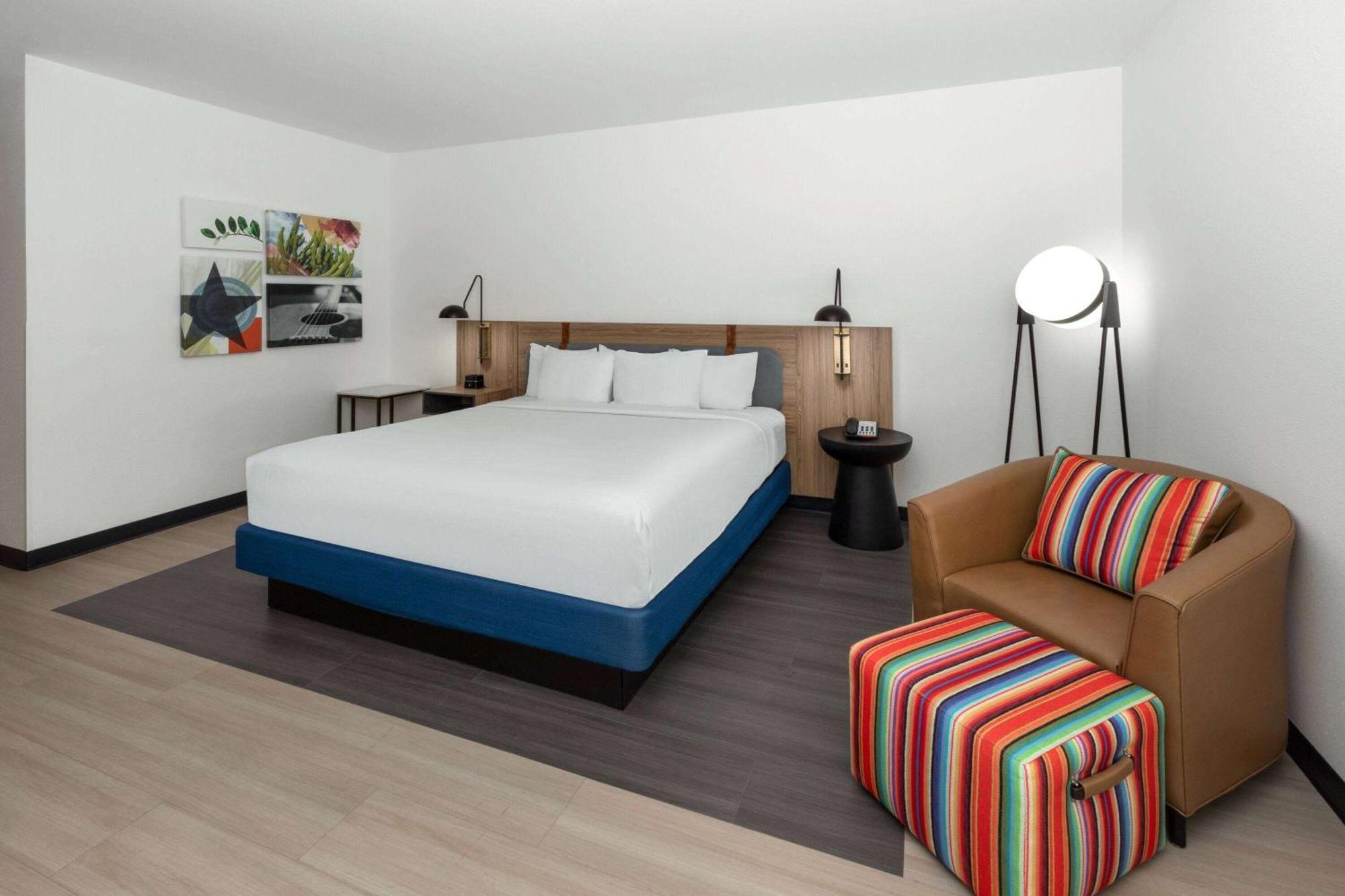 Hotel La Quinta & By Wyndham East Loop-375 2*