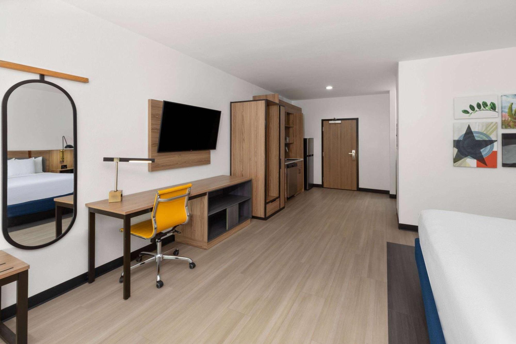 Hotel La Quinta & By Wyndham East Loop-375