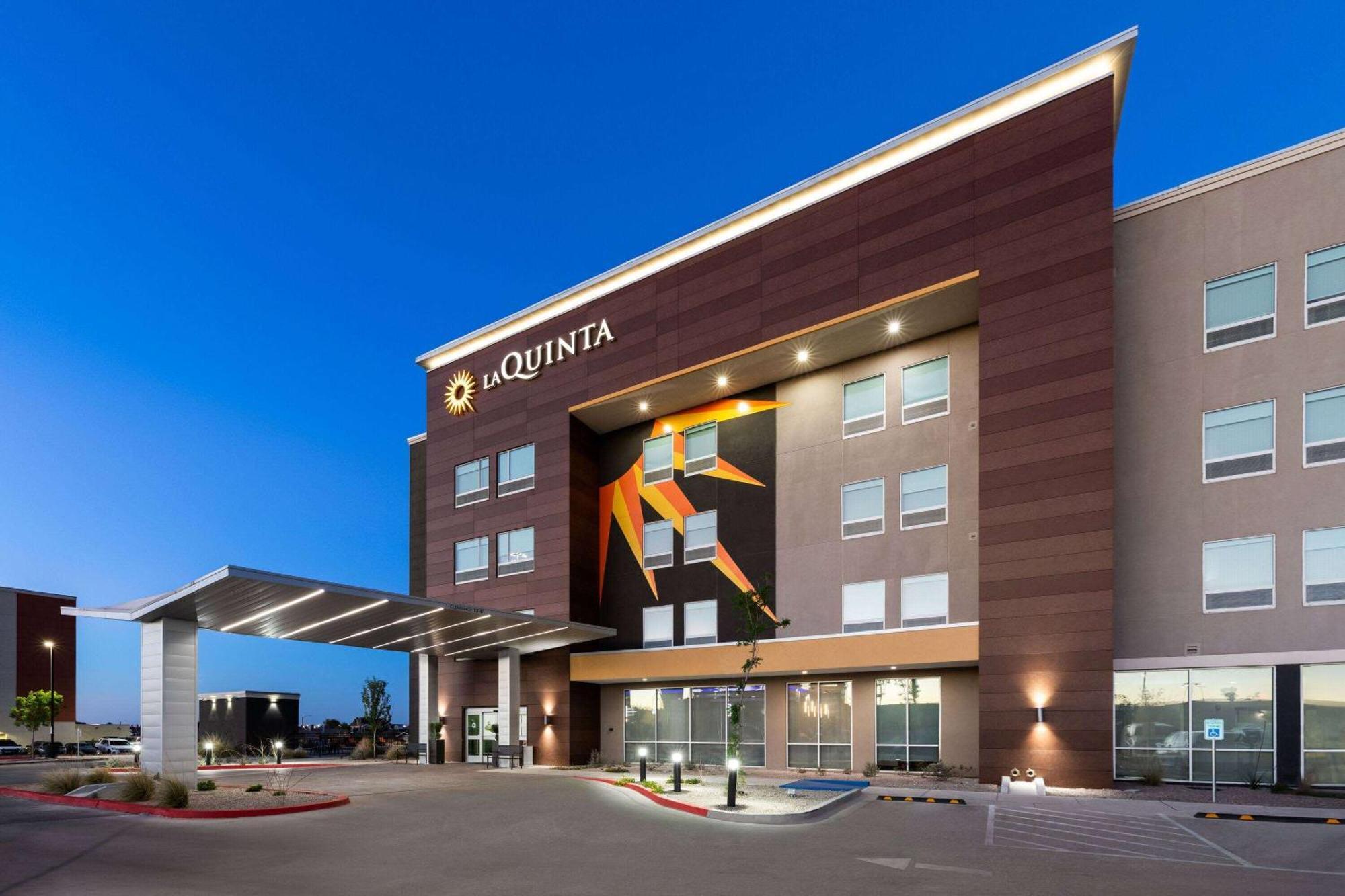 La Quinta & By Wyndham East Loop-375 2*